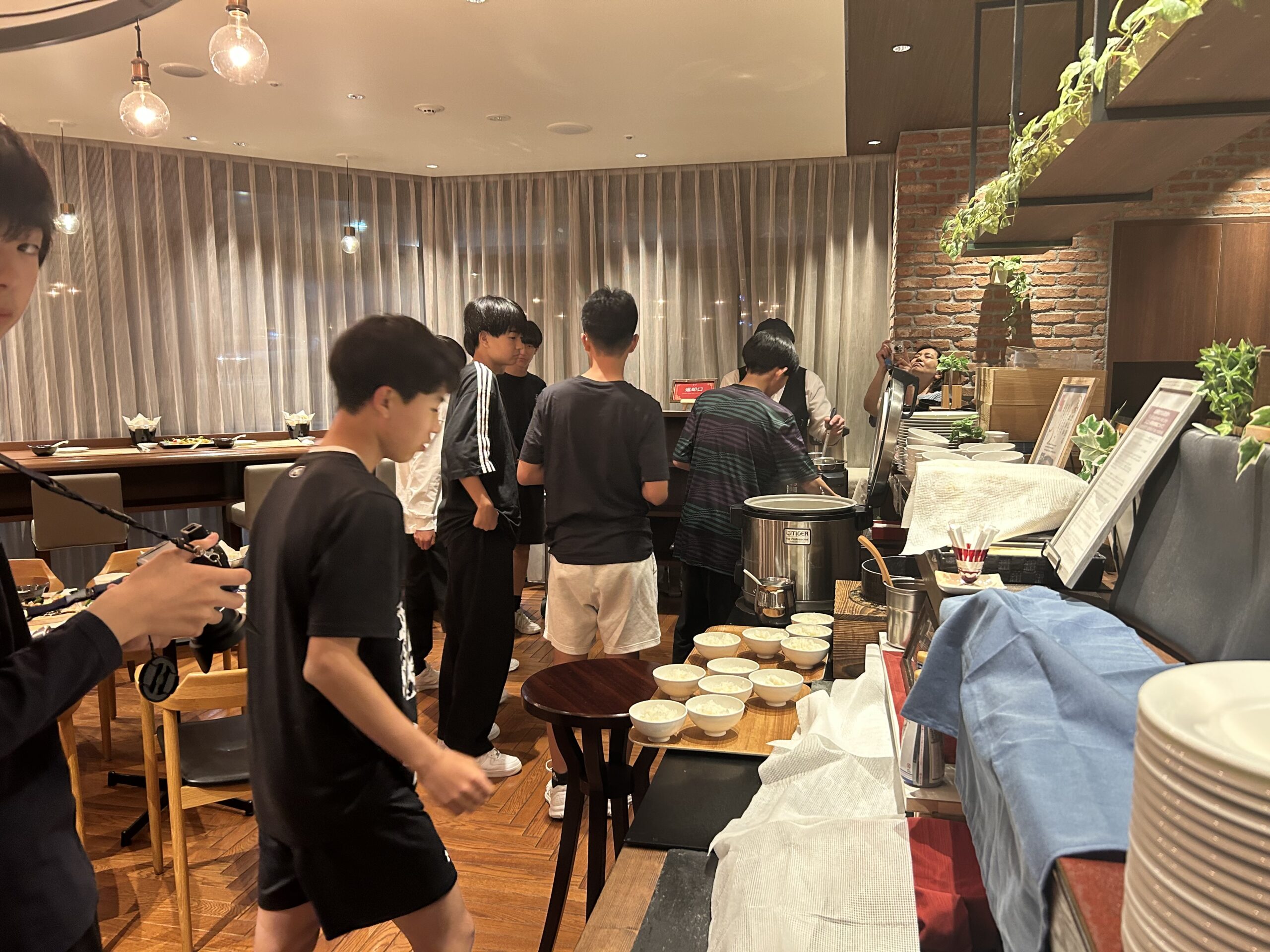 超豪華な夕食でした。 – 光井中学校Webサイト