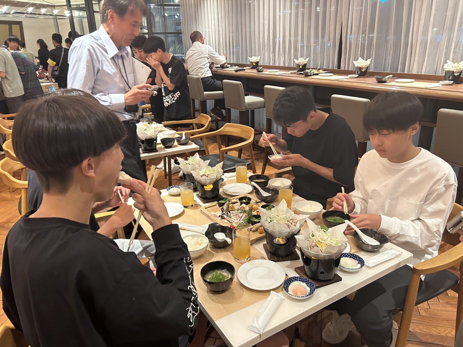 超豪華な夕食でした。 – 光井中学校Webサイト