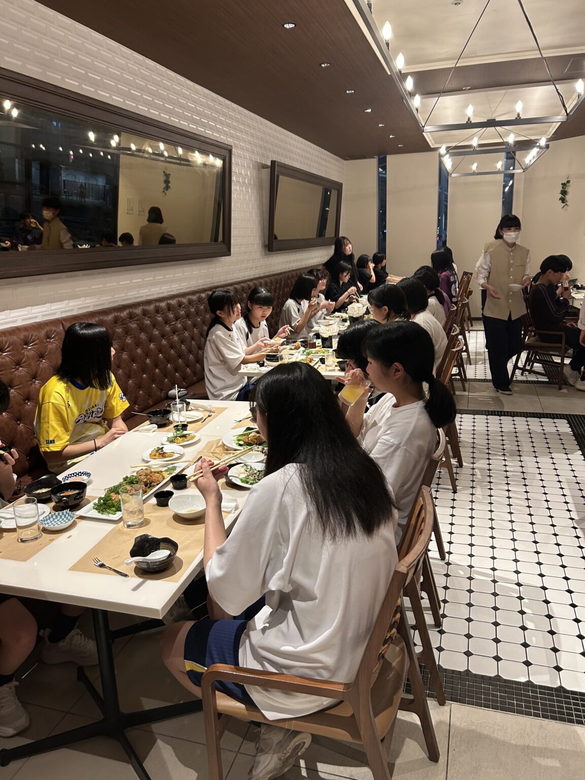 超豪華な夕食でした。 – 光井中学校Webサイト